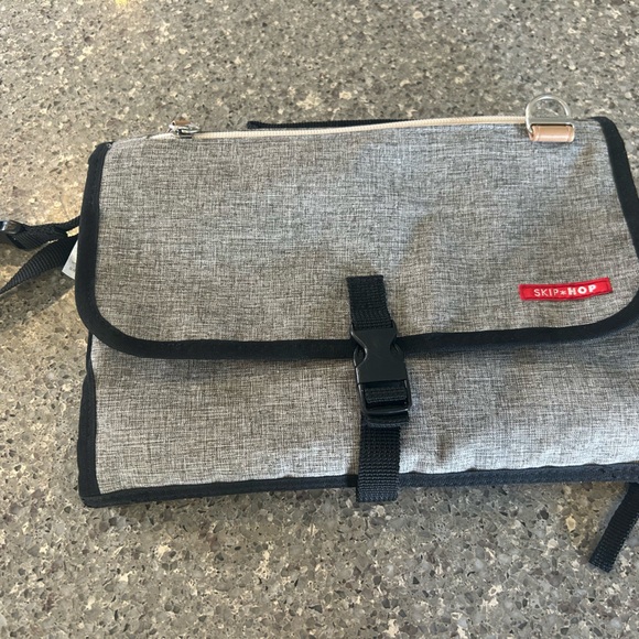 Skip Hop Diaper Changer Wristlet - Picture 1 of 4